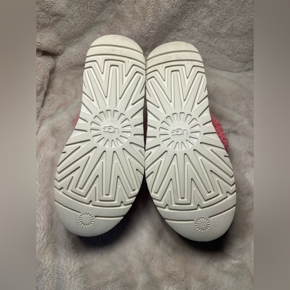 Ugg pink slippers Size Womens 9 pink - Picture 3 of 6
